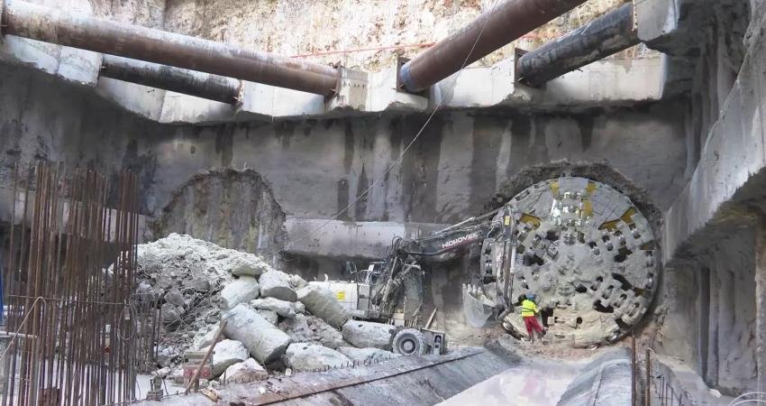 İzmir’in projeleri için 21 milyar liranın üzerinde yatırım yapıldı Ekonomik krize rağmen İzmir’de yatırımları aksatmayan İzmir Büyükşehir Belediyesi, ulaşımı