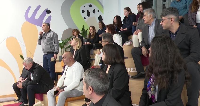 İZPA, İzmir’in geleceği için yol haritasını çiziyor İzmir Büyükşehir Belediyesi bünyesindeki İzmir Planlama Ajansı (İZPA), Başkan Cemil