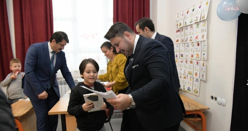 Kahramankazan Belediye Başkanı Selim Çırpanoğlu, 100. Yıl İstiklal İlkokulu’nu ziyaret