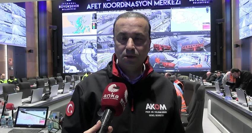 Kar yağışının aralıklarla devam ettiği İstanbul'da son duruma ilişkin İstanbul