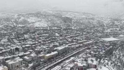 Artvin’de etkili olan yoğun kar yağışı nedeniyle Ardanuç, Borçka, Merkez,