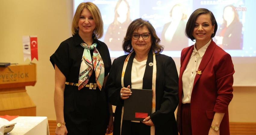 İzmir İş Kadınları Derneği'nin (İZİKAD) konuğu olan Karabağlar Belediye Başkanı