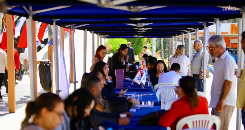 Karabağlar Belediyesi'nin işsizlikle mücadele kapsamında hayata geçirdiği Bölgesel İstihdam Ofisi