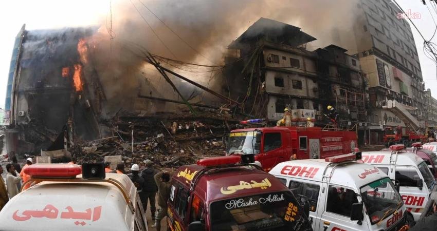 Pakistan’ın Karaçi kentindeki Gul Plaza Alışveriş Merkezi’nde çıkan yangında hayatını