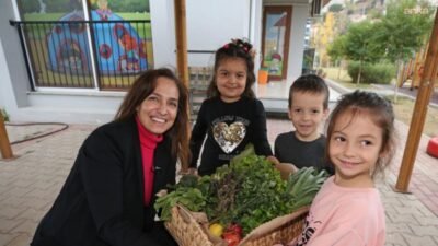 Karşıyaka Belediyesi’ne bağlı Zeliha Mehmet Beydağı Anaokulu’nda çevre bilinci ve