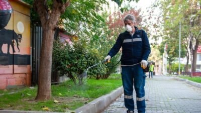Karşıyaka Belediyesi, kent genelinde kış dönemine özel ilaçlama çalışmalarını başlattı.