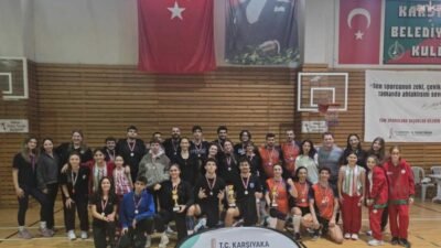 Karşıyaka Belediyesi tarafından düzenlenen voleybol turnuvası, 16 yaş ve üzeri