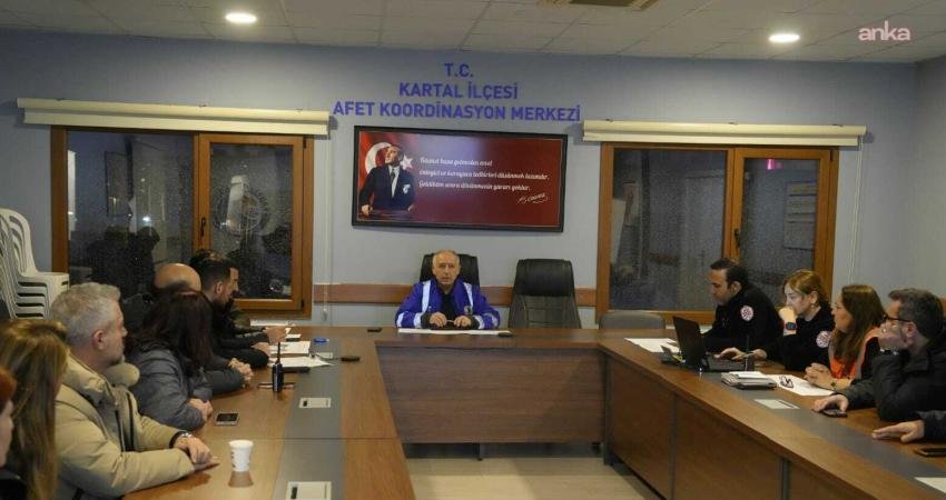 Kartal Belediyesi'nin Afet Koordinasyon Toplantısı'nda, yoğun kar yağışı ve buna