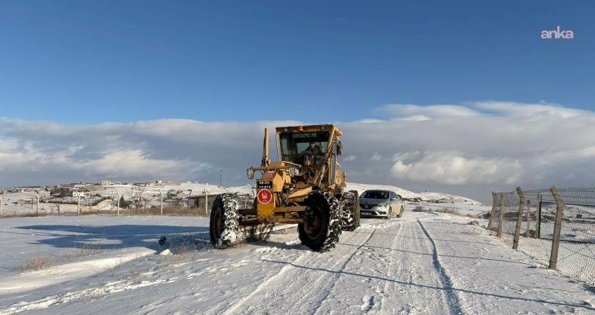 Keçiören Belediyesi, ilçe genelinde etkili olan kar yağışının beraberinde getirdiği