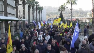 Kamu Emekçileri Sendikaları Konfederasyonu'nun (KESK), ülke genelinde ek zam talebiyle
