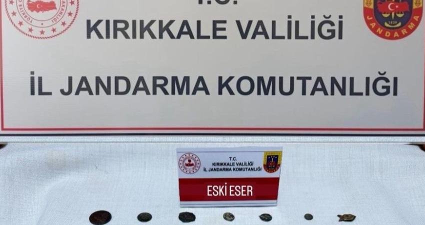 Kırıkkale’de durdurulan bir araçta yapılan kontrolde 38 adet sikke, 4