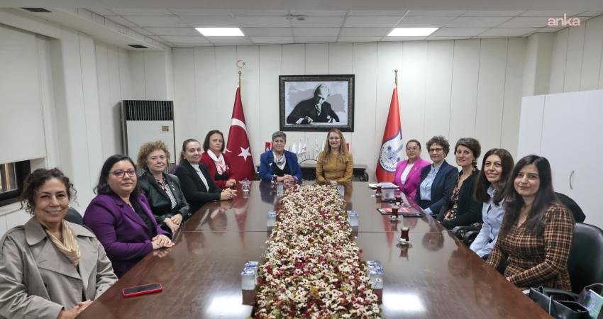 Konak Belediyesi “Ev İçi Şiddet Acil Yardım Hattı” protokolünü imzalandı Türkiye Kadın Dernekleri Federasyonu Başkanı Canan Güllü ile kadına yönelik