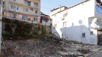 Konak Belediyesi Fen İşleri Müdürlüğü ekipleri, vatandaşların uzun süredir şikayetçi