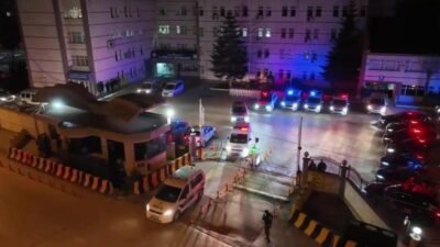 Konya'da emniyet güçleri bir araçta yapılan aramada 100 adet ruhsatsız