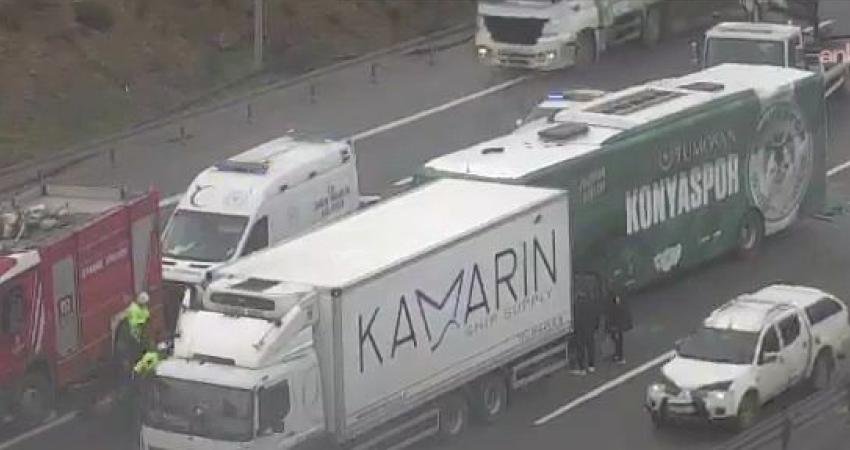 Konyaspor U19 Takım otobüsü Kuzey Marmara Otoyolu’nda kaza yaptı: 5’i futbolcu 7 kişi yaralandı Konyaspor U19 Takım otobüsü, Kuzey Marmara Otoyolu İstanbul Marmara Sapağı