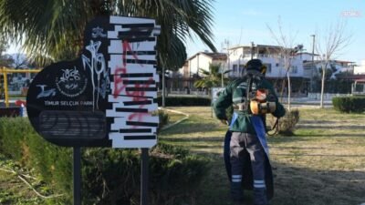 Kuşadası Belediyesi Park ve Bahçeler Müdürlüğü ekipleri, kentin yeşil dokusunu