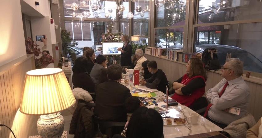 Lösemili çocuklar Gazeteciler gününde basın mensuplarıyla gazete yaptı LÖSEV Ege Merkezi, 10 Ocak Çalışan Gazeteciler gününde gazeteciler ve