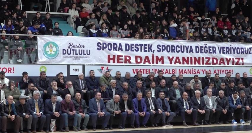Manisa Büyükşehir Belediyesi, kentte faaliyet gösteren amatör spor kulüplerine nakdi