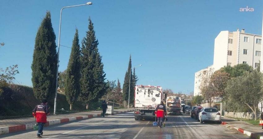 2026 yılının ilk gününde Menderes Belediyesi ekipleri sahadaydı. Ekipler, cadde