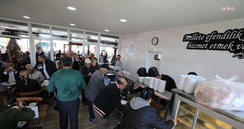 Menderes Belediyesi’nin Kent Lokantası’nda dört çeşit yemek yeni yılda da