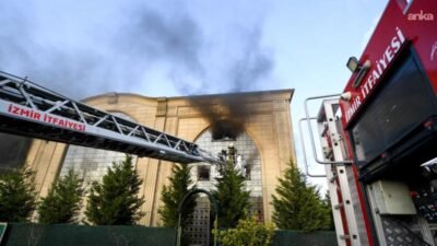 Menderes’te yalıtım malzemesi üreten bir fabrikada yangın çıktı. İzmir İtfaiyesi,