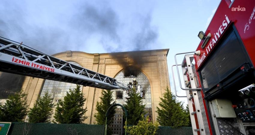 Menderes’te yalıtım malzemesi üreten bir fabrikada yangın çıktı. İzmir İtfaiyesi,