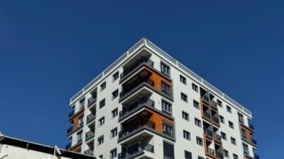 İzmir’in Menemen ilçesinde arsa payı karşılığı yapımına başlanan, sözleşmede 4