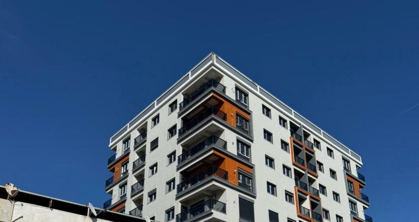 İzmir’in Menemen ilçesinde arsa payı karşılığı yapımına başlanan, sözleşmede 4