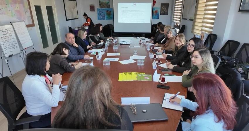 Mersin Büyükşehir Belediyesi Çocuk Konseyi, haftalık toplantılarla çocuklar için ortak akıl oluşturuyor Mersin Büyükşehir Belediyesi bünyesinde oluşturulan Çocuk Konseyi, kamu kurumları, sivil