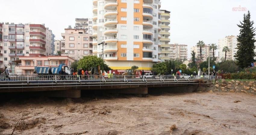 Mersin’de sağanak yağış su taşkınlarına yol açtı: 51 ev ile iş yeri etkilendi Mersin Valiliği, etkili olan sağanak yağışlar nedeniyle bazı bölgelerde su