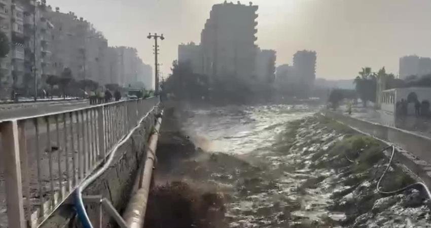 Mezitli’de sel köprüleri yıktı Mersin’de etkili olan yoğun yağış Mezitli, Erdemli ve Toroslar ilçelerinde