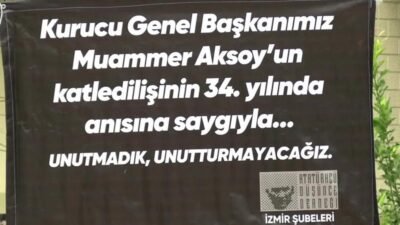 Atatürkçü Düşünce Derneği (ADD) üyeleri, derneğin kurucu genel başkanı Prof.