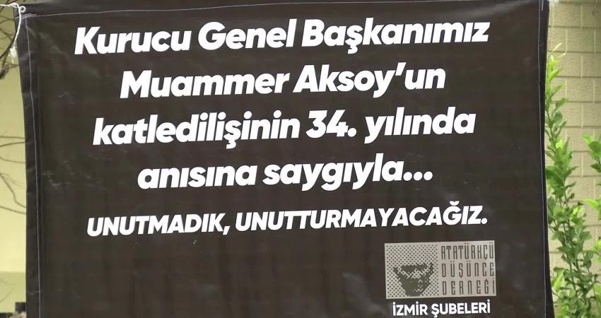 Atatürkçü Düşünce Derneği (ADD) üyeleri, derneğin kurucu genel başkanı Prof.