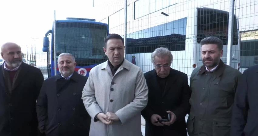 Ameliyat bölgesinde gelişen komplikasyonlar nedeniyle İzmir Şehir Hastanesi’ne sevk edilen Beylikdüzü