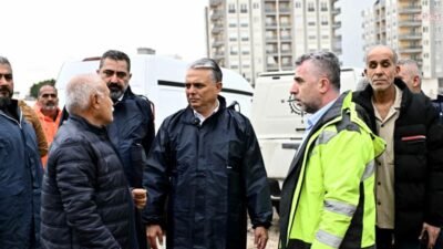 Muratpaşa Belediye Başkanı Ümit Uysal, Antalya genelinde etkili olan şiddetli