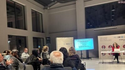 Nilüfer Belediyesi’nin düzenlediği 'Nilüfer Felsefe Buluşmaları’na katılan Prof. Dr. Berfin