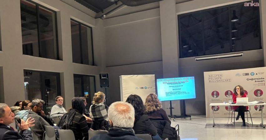 Nilüfer Belediyesi’nin düzenlediği 'Nilüfer Felsefe Buluşmaları’na katılan Prof. Dr. Berfin