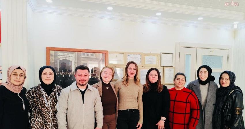 Nusaybin’de gümüş işlemeciliğini yaşatmak için kadın kooperatifi kuruldu Mardin’in Nusaybin ilçesinde, kadınların ekonomik hayata katılımını artırmak ve bölgenin