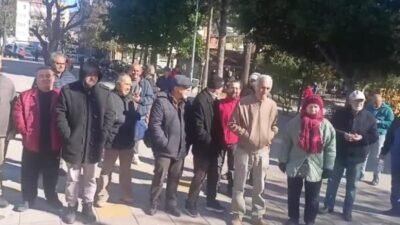 Tüm Emeklilerin Sendikası, CHP milletvekillerinin TBMM'de başlattığı "emekliler için nöbet"