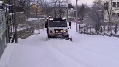 Osmangazi Belediyesi Fen İşleri Müdürlüğü ekipleri, ilçenin yüksek kesimlerinde etkili