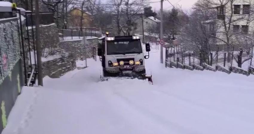 Osmangazi Belediyesi Fen İşleri Müdürlüğü ekipleri, ilçenin yüksek kesimlerinde etkili