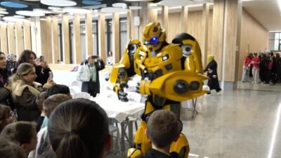 Osmangazi Belediyesi'nin sömestr tatilinde çocuklar ve gençleri bilimle buluşturmak amacıyla