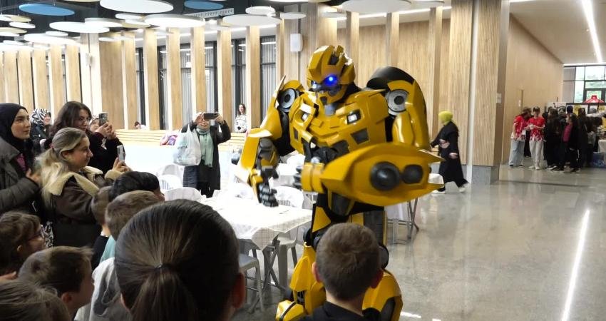 Osmangazi Belediyesi'nin sömestr tatilinde çocuklar ve gençleri bilimle buluşturmak amacıyla