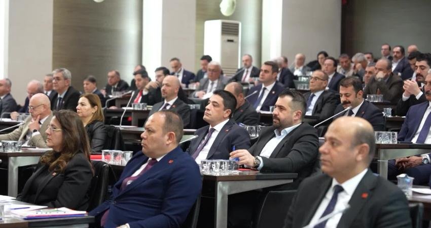  CHP Genel Başkanı Özgür Özel, Parti Genel Merkezi'nde CHP’li 81