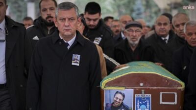 CHP Genel Başkanı Özgür Özel, hayatını kaybeden CHP personeli Serdar Özkanatoğlu'nun cenaze
