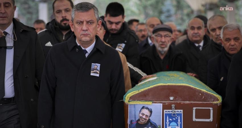 CHP Genel Başkanı Özgür Özel, hayatını kaybeden CHP personeli Serdar Özkanatoğlu'nun cenaze