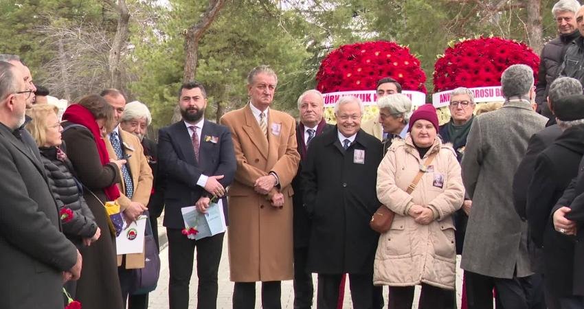 Akademisyen, hukukçu ve Atatürkçü Düşünce Derneği (ADD) Kurucu Genel Başkanı