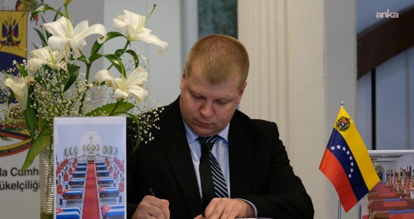 Rusya’nın Ankara Büyükelçiliği Maslahatgüzarı İvanov’dan Venezuela’nın Ankara Büyükelçiliği’ne taziye ziyareti Rusya'nın Ankara Büyükelçiliği Maslahatgüzarı Aleksey İvanov başkanlığındaki heyet, ABD'nin Venezuela