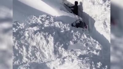 Rusya’nın doğusundaki Kamçatka bölgesi, art arda gelen yoğun kar fırtınalarının etkisi altına