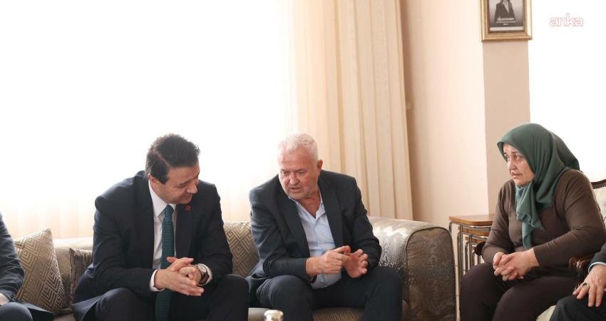 Saadet Partisi Genel Başkanı Arıkan’dan, Gülşah Durbay’ın ailesine taziye ziyareti Saadet Partisi Genel Başkanı Mahmut Arıkan, Manisa Şehzadeler Belediye Başkanı